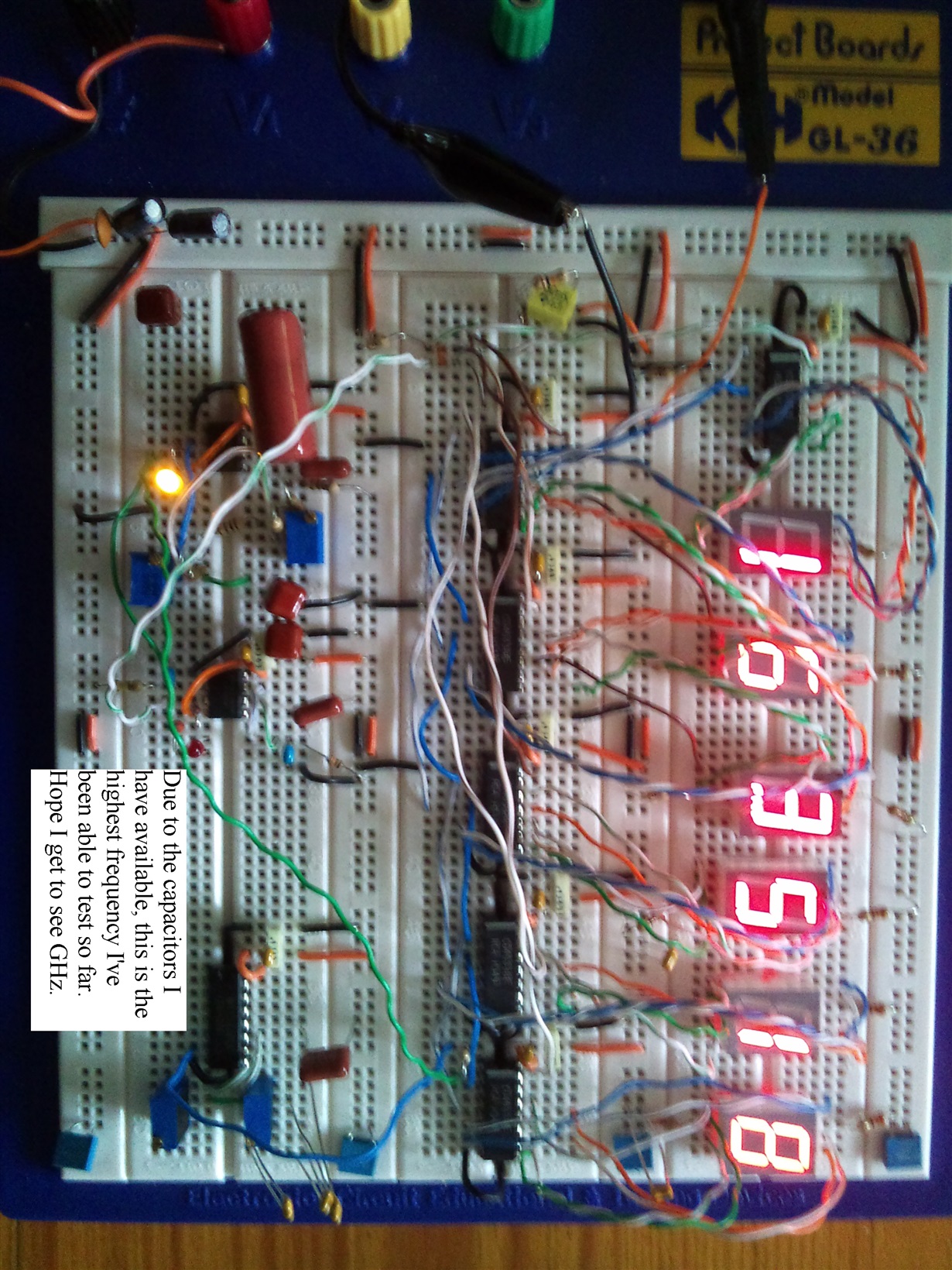 Frequency counter on breadboard 2