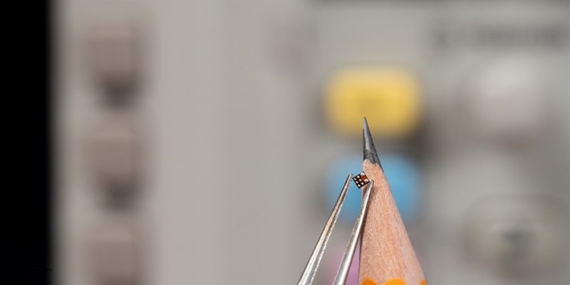 Bringing design simplicity, low drift, and small size to integrated-shunt solutions